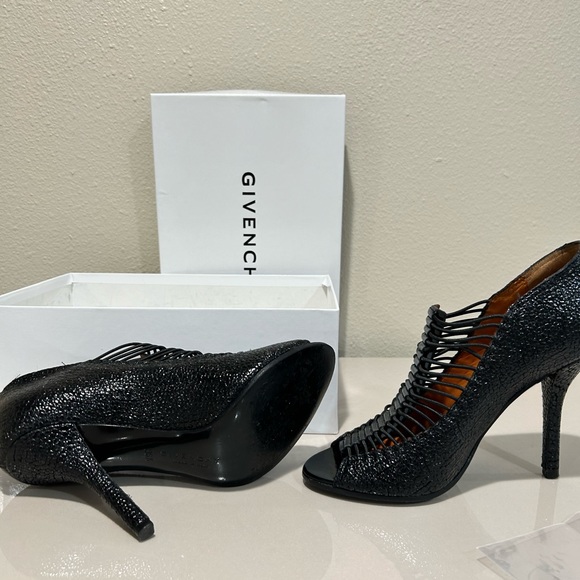 Ankle Boots Givenchy
Givenchy Spazz Peep Toe - Picture 4 of 7